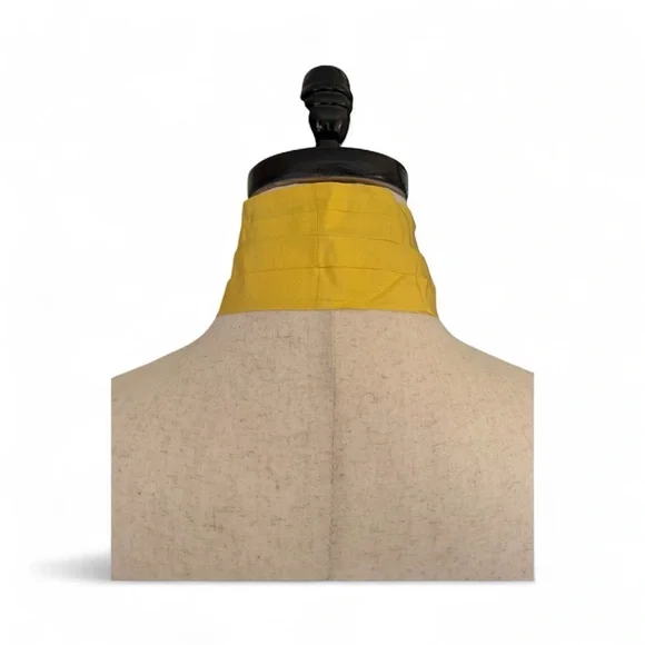 Vintage Saks Fifth Avenue Vibrant Yellow Silk Ascot tie - Picture 2 of 4